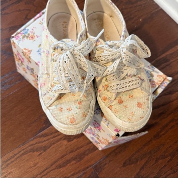 Loveshackfancy superga sneakers white floral laces used in good condition - Picture 2 of 4